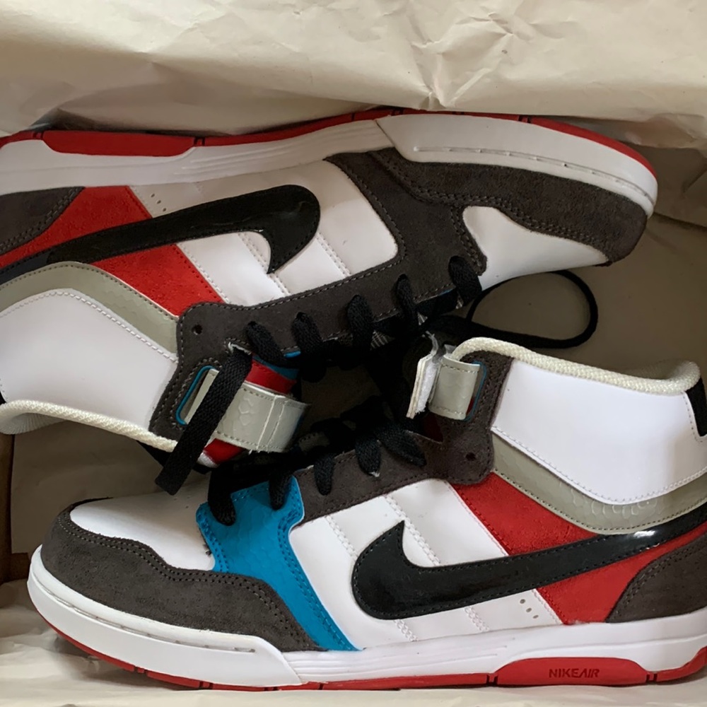 Nike SB 6.0 Air Mogan Mid - size 9 NWT